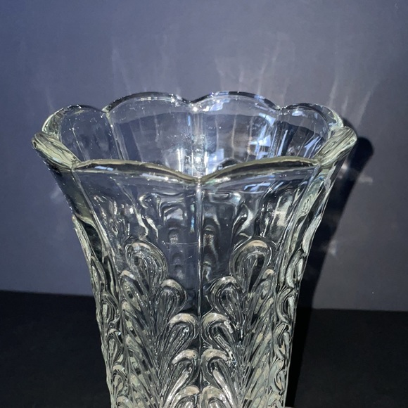 EO Brody Footed Glass Vase USA Vintage Floral Collectible Glassware - Picture 5 of 8